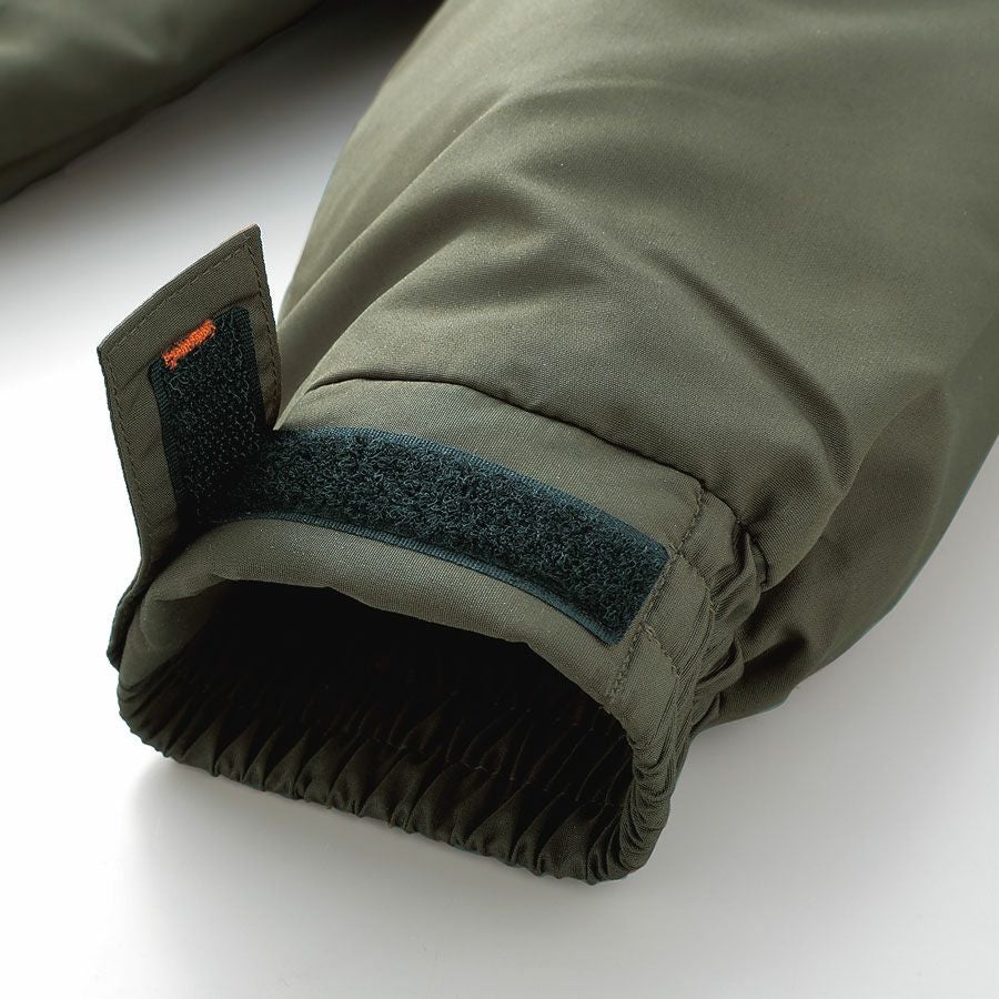 袖部分マジック式で調整可能！