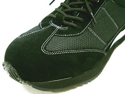 ブラックのつま先