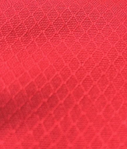 生地：ダイヤリップ<br>菱形状に太い糸を織り込むことにより、生地が裂けるのを防ぐ丈夫な生地。<br>穴が空いても生地の裂け目が広がらないのが特長。