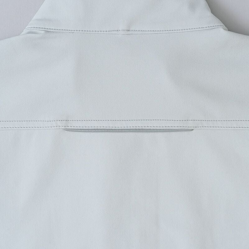 背中反射パイピング<br>背中に反射パイピングを装備し安全性に配慮。