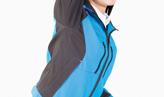 女性