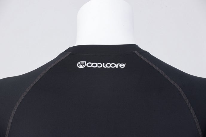 後背中心にCOOLCOREロゴ入り。