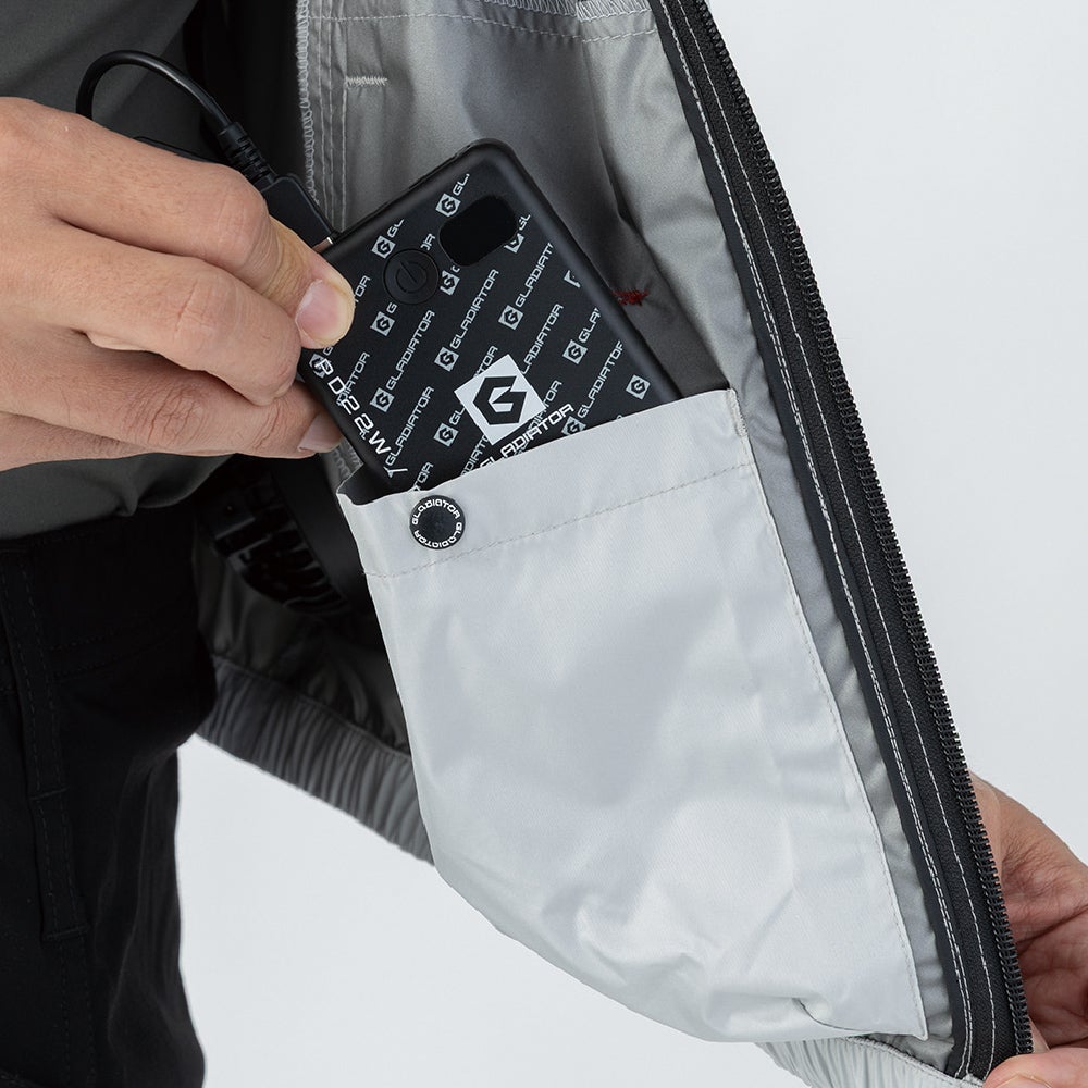 左内側バッテリーポケット<br>専用バッテリーを収納する内側ポケットです。