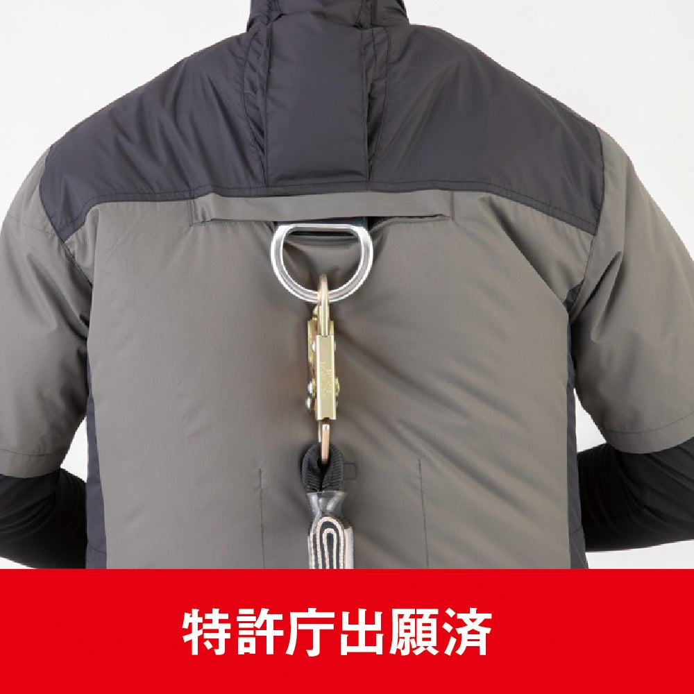 背中ランヤード取付口（特許庁出願済）：フルハーネス対応。ランヤードの通し口はマジックテープで風漏れを防止