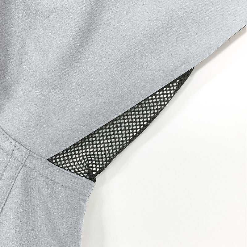 脇ベンチレーション<br>通気性を確保する脇下メッシュ。